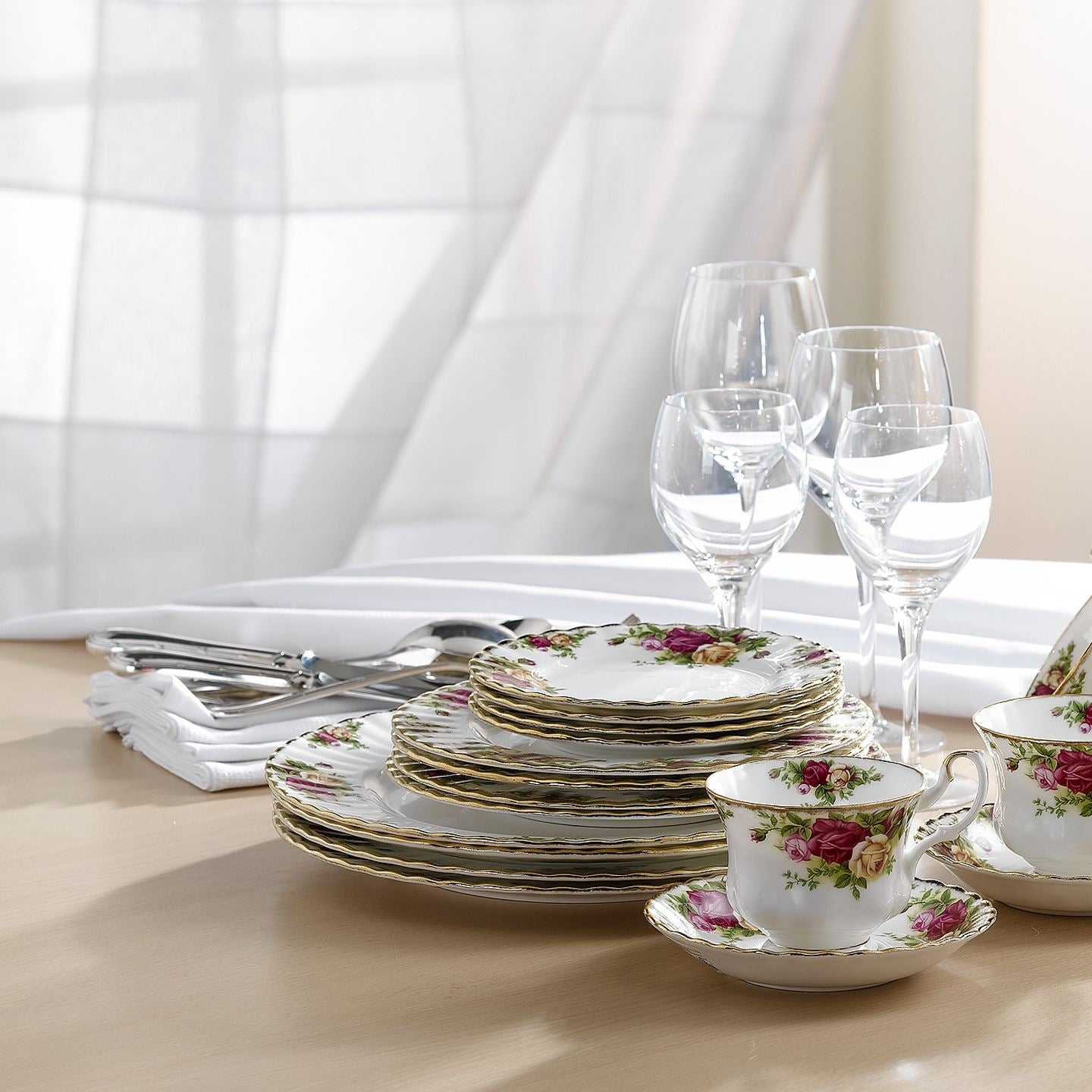 Royal Albert Old Country Roses 20 Piece Dinner Set